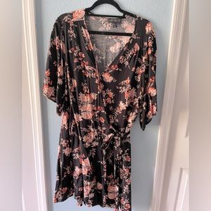 Forever 21+ wrap dress size 3x floral print with black